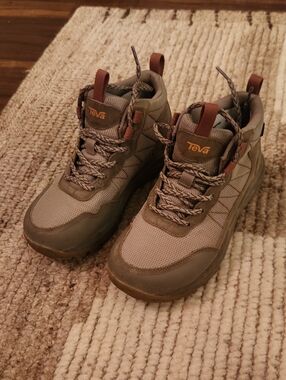Teva Womens Olive/Tan Hiking Boots